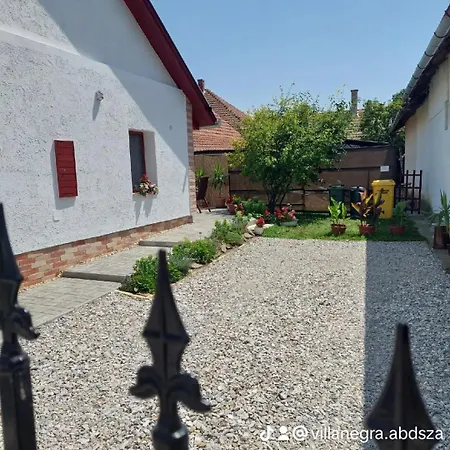 Villanegra Vendeghaz Abádszalók