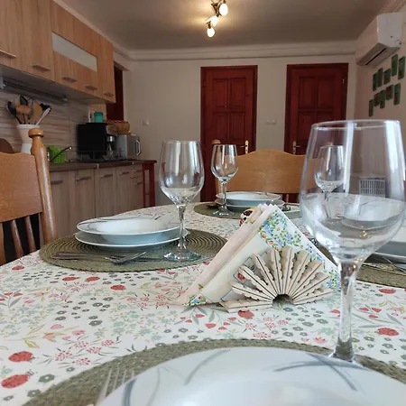 Villanegra Vendeghaz * Abádszalók